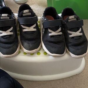 2 pairs of Nike’s with hearts